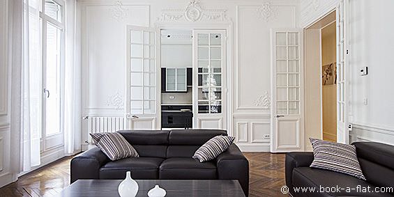 Salon d'un appartement 3 chambres dans le 8ème arrondissement de Paris
